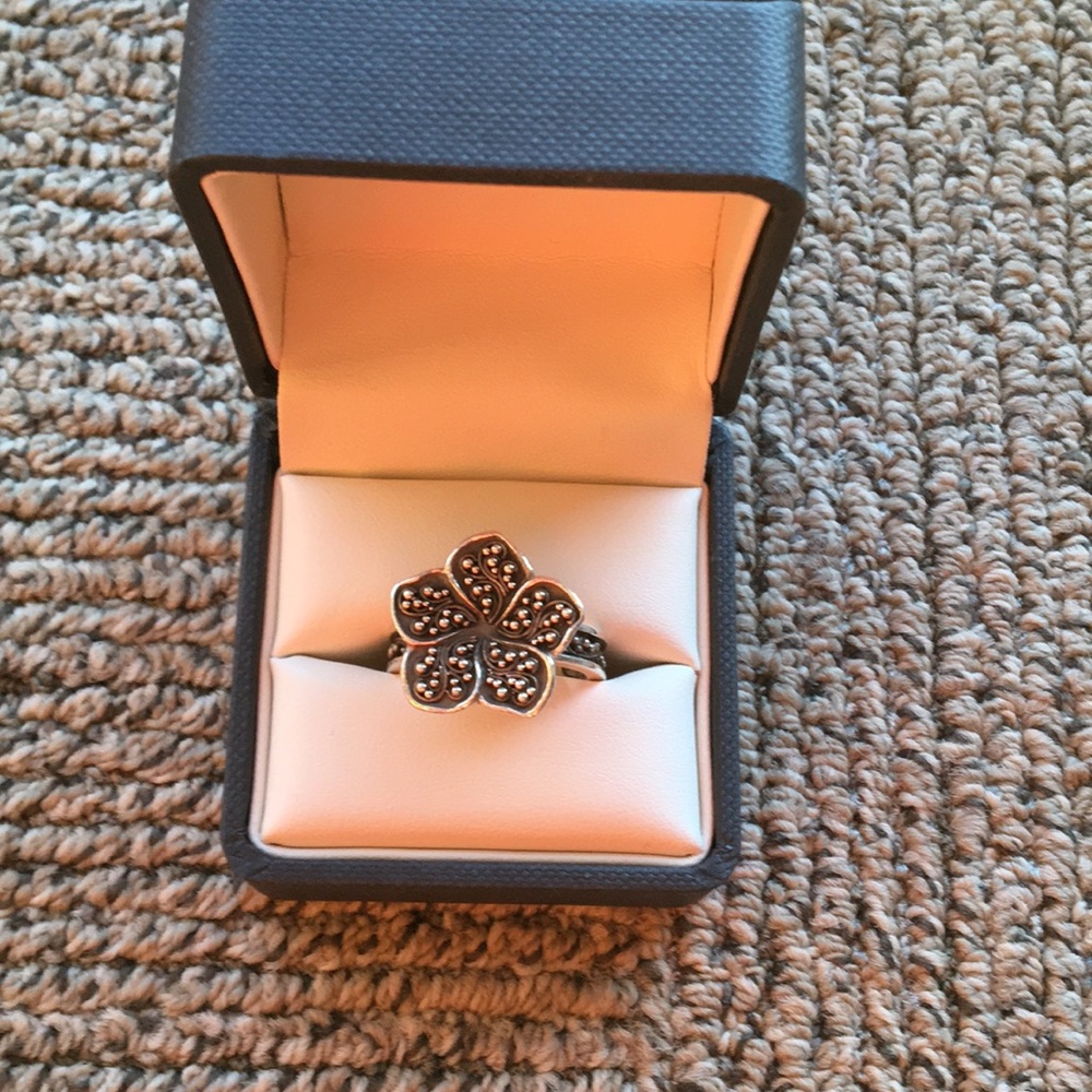 Floral Lois Hill silver ring
